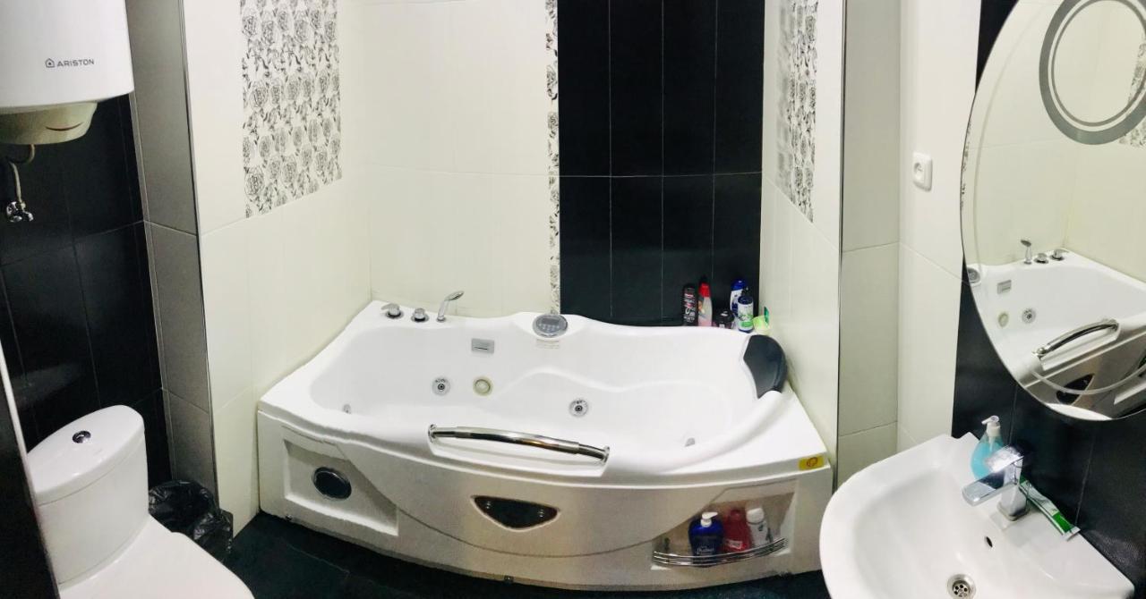 Luxury Apartment With Jacuzzi On Republic Square Jerevan Eksteriør billede
