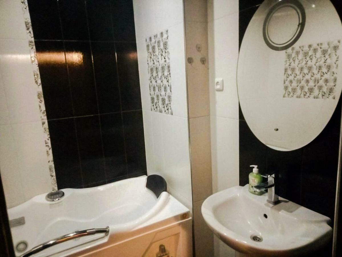 Luxury Apartment With Jacuzzi On Republic Square Jerevan Eksteriør billede